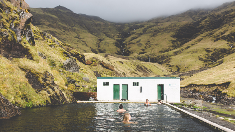 Iceland_Pool_800